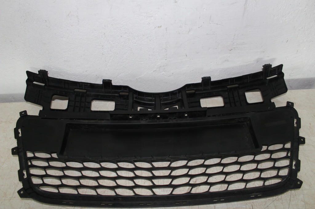 Решётка бампера hyundai 1 30 1 07-10 r Цена