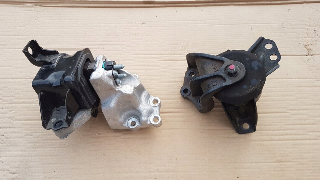 фото №1, Кронштейн подушка двигателя коробки tucson 1,6i 2016 rok