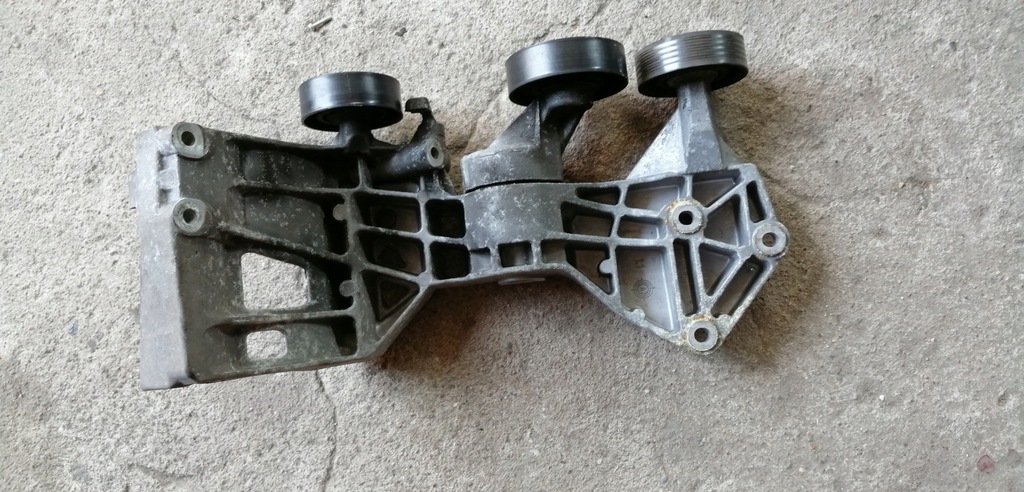 фото №1, Mercedes w169 1.5 b основание генератора