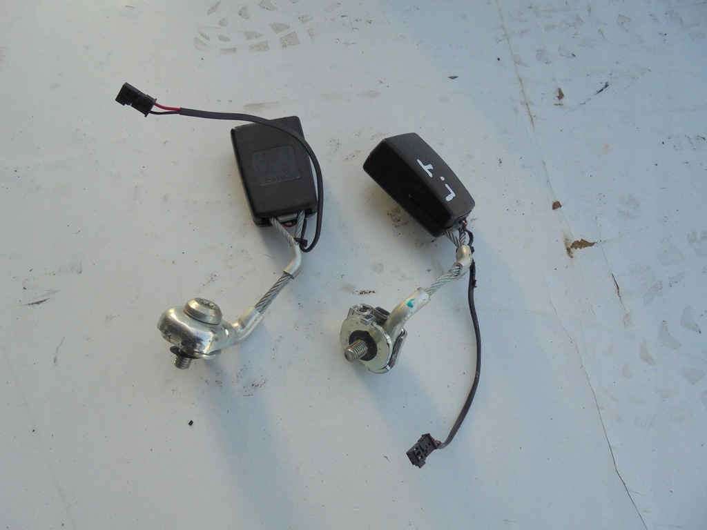 фото №1, Пряжка зажим поперечина ременів задня bmw 5 f10