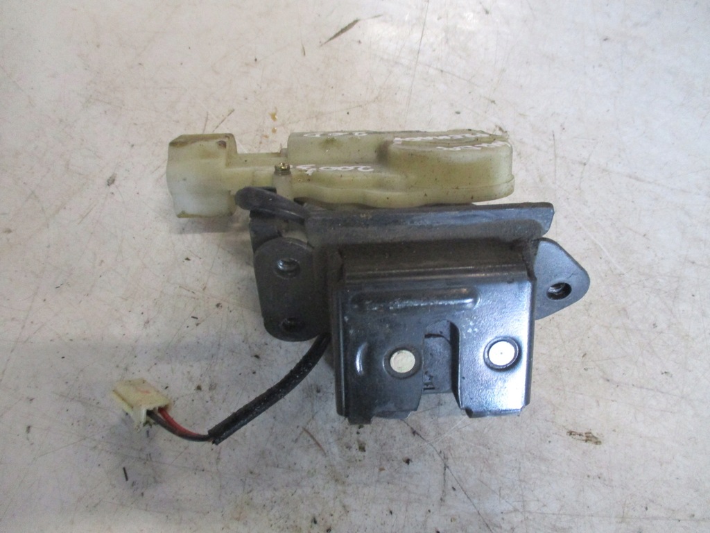 фото №4, Замок крышки багажника mazda premacy 2003r