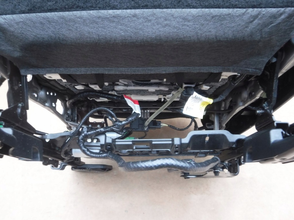 фото №7, Правий сидіння пасажира ford mustang vi fastback електричний