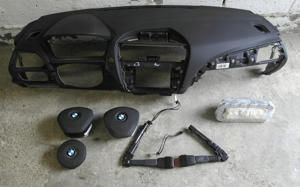 фото №1, Bmw f20 f21airbag ремни приборная панель консоль приборная панель pulpit полка pas