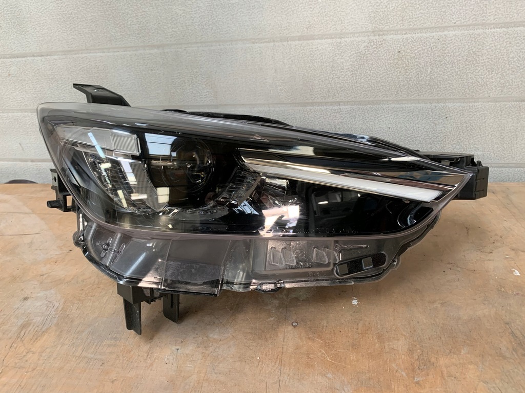 фото №1, Mazda cx3 права лампа full led