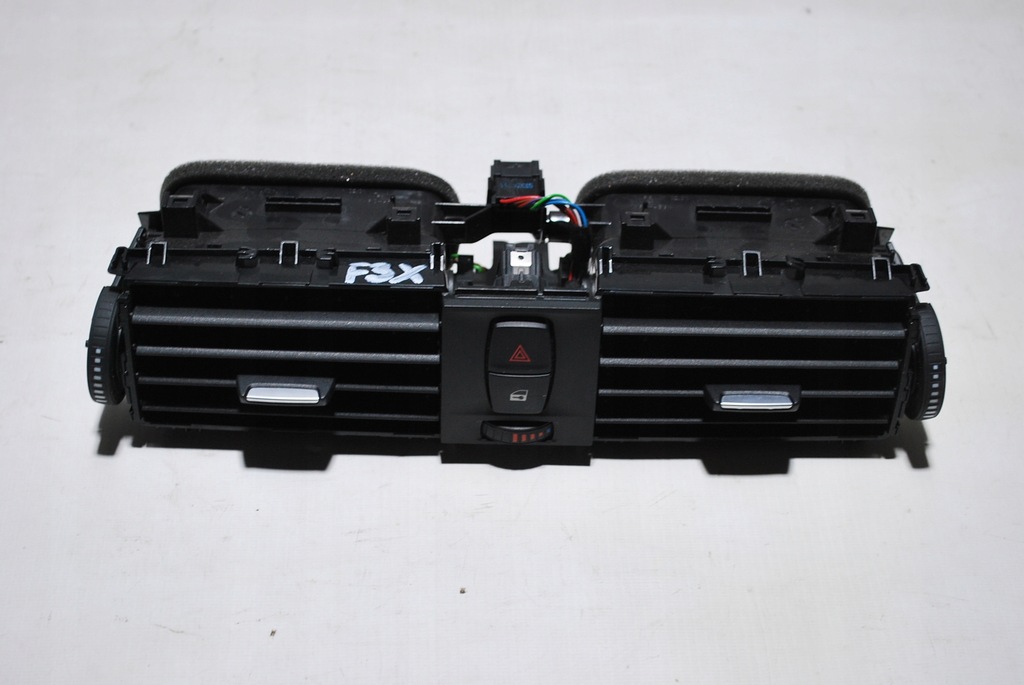 фото №1, Bmw f30 f32 f36 решётка обдув средняя