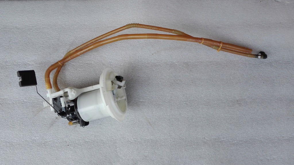 Купити Mercedes w212 насос пального a2044701494