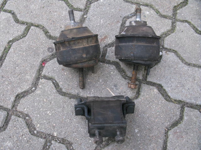 фото №1, Ford transit 2.5 99 r подушка двигуна коробки