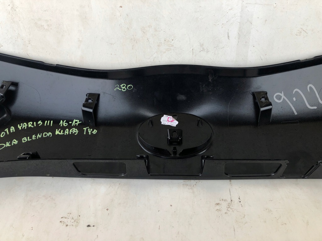 фото №7, Toyota yaris iii накладка задня