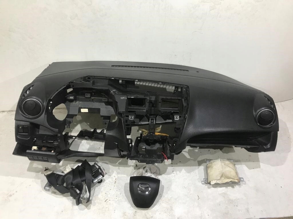 фото №1, Mazda 5 v панель приладів консоль подушка безпеки подушки безпеки ремені
