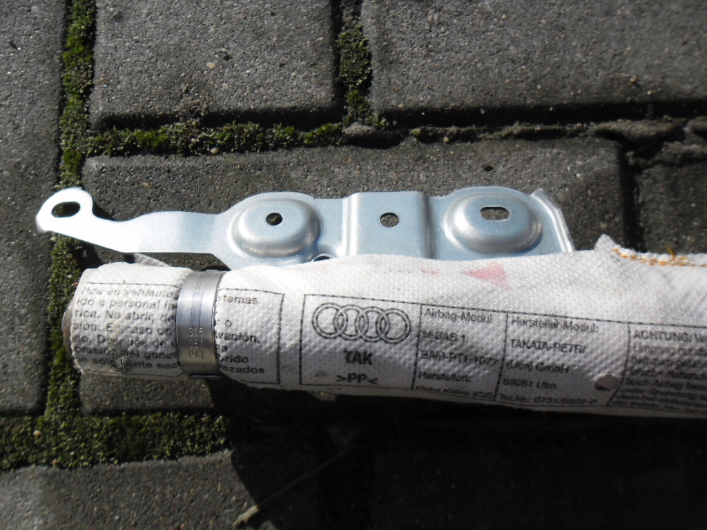 фото №6, Шторка безопасности правая audi a4 b7 combi