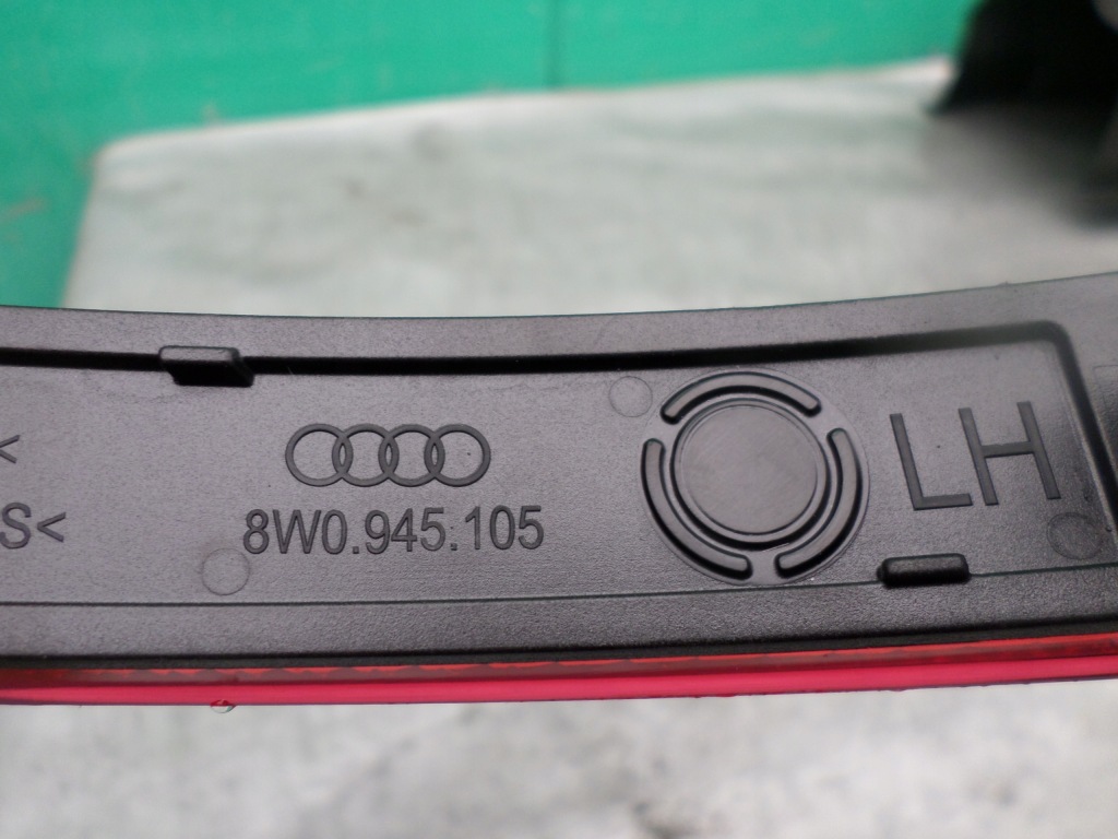 фото №3, Audi a4 8w отражатель левый задняя задний 8w0945105