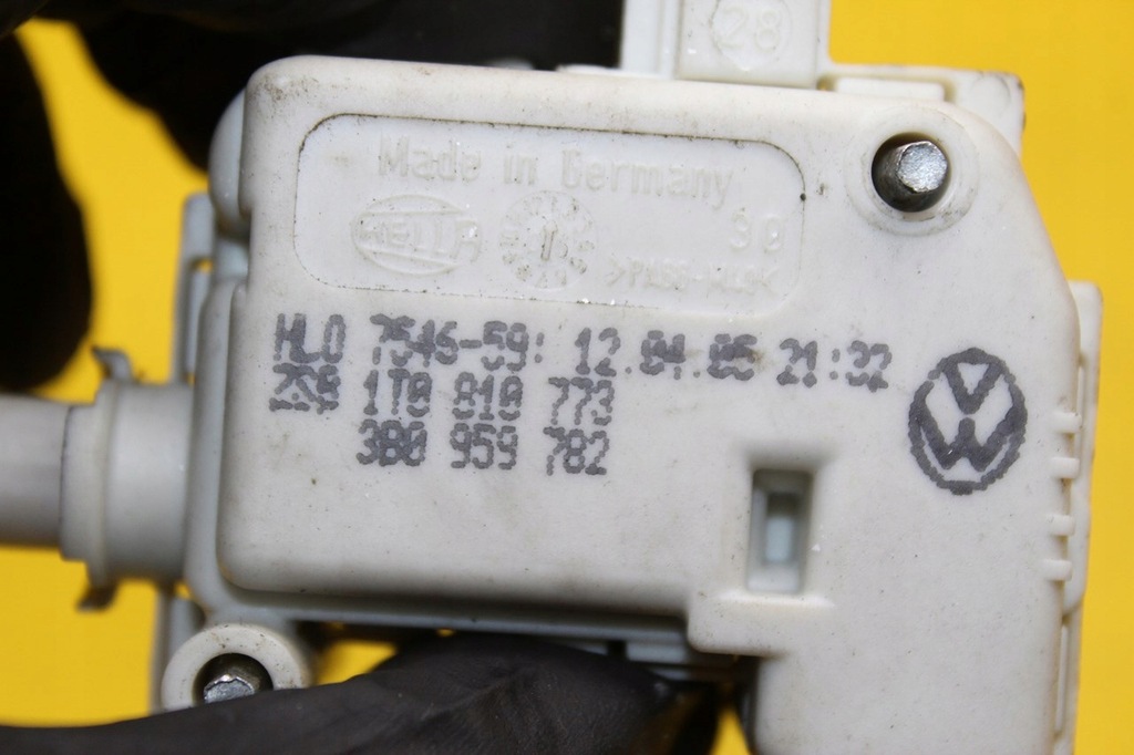 фото №5, Привід замка бардачка vw touran 3b0959782