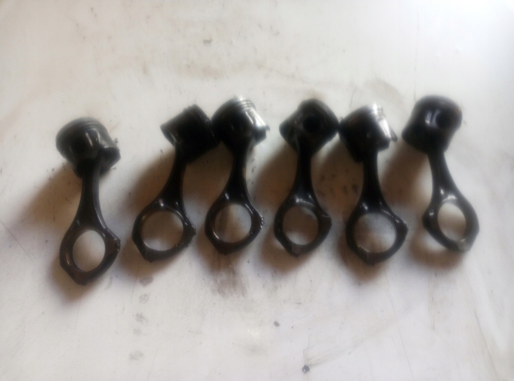 фото №1, Mercedes-benz оригинальный номер 82l86 поршень