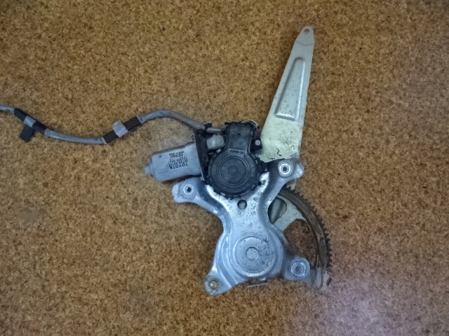 фото №1, Toyota land cruiser 100 03 подъемник стекло задняя pra