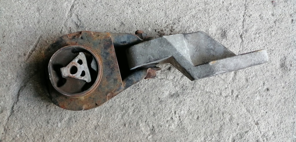 фото №1, Mazda 3 09-13 2.2 mzr-cd подушка кронштейн двигуна