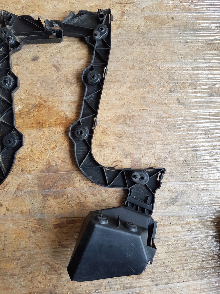 фото №6, Ford focus mk3 kombi напрямна бампера задня