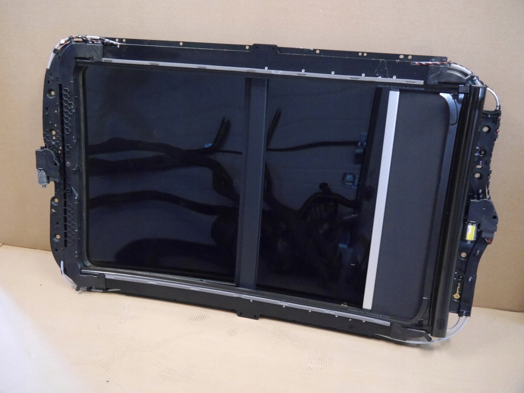 фото №1, Audi q5 8r люк панорама 8r0877041