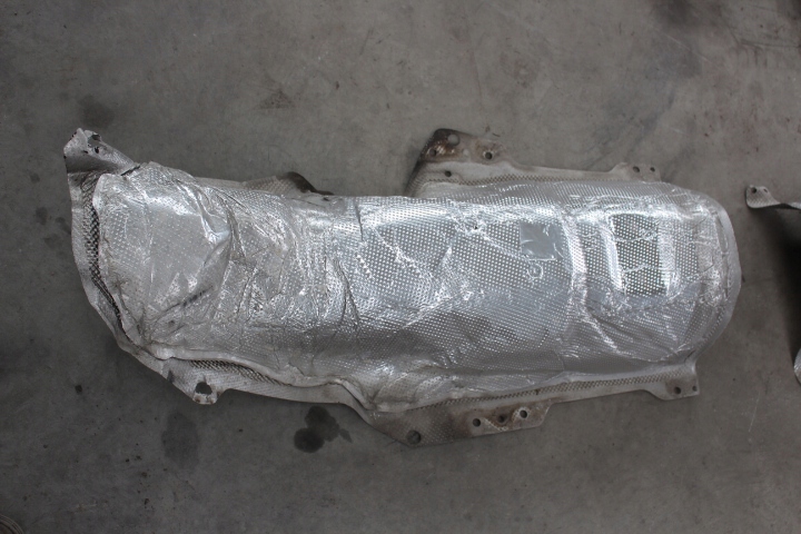 фото №1, Защита тепловая подвеска выхлоп volvo v40 ii