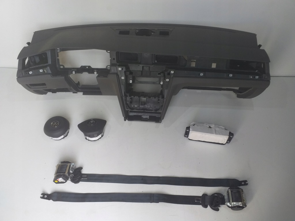 фото №1, Vw passat b8 приборная панель панель  подушка безопасности подушки безопасности ремни