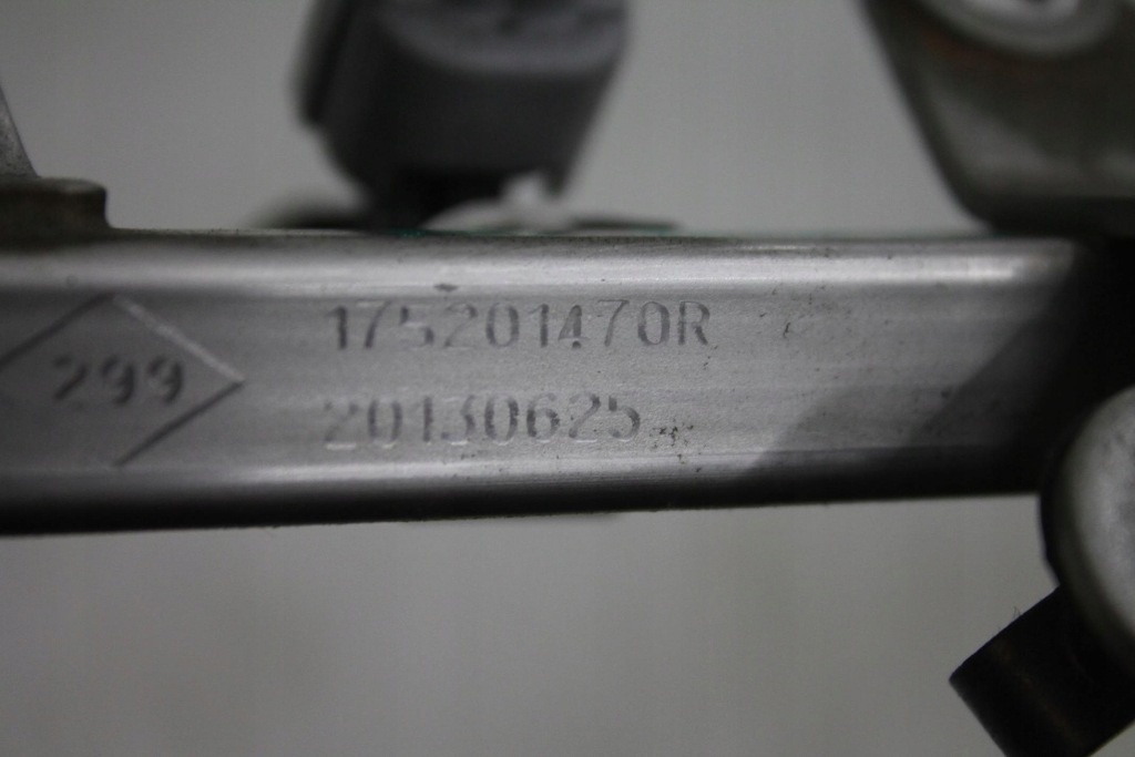 фото №4, Молдинг впрыскная 175201470r clio iv 0.9 tce