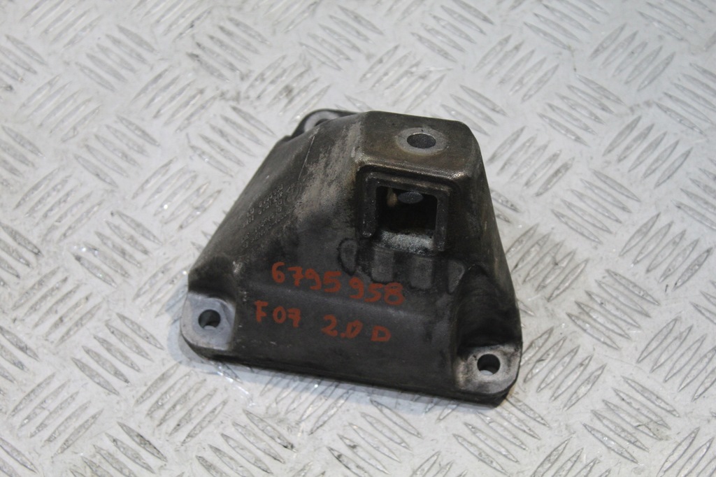 фото №1, Кронштейн двигуна bmw 5 gt f07 6795958