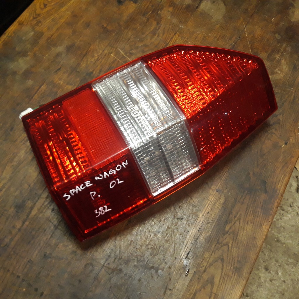 фото №1, Mitsubishi space wagon 02 лампа правая задняя