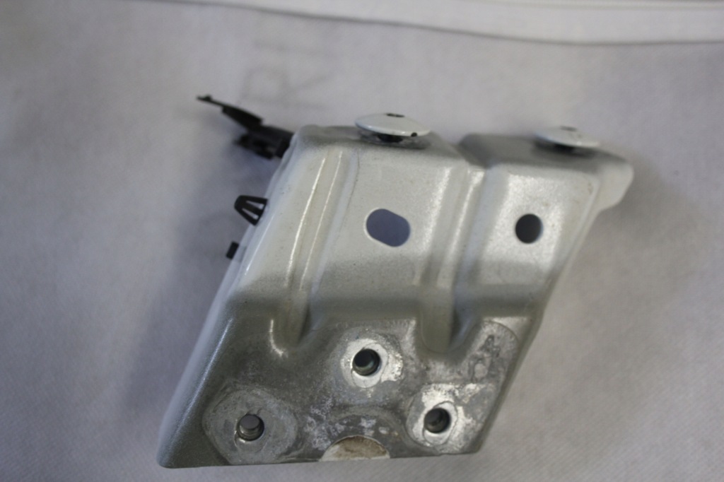 фото №1, Кронштейн крила правий vw touareg 7p6821152a