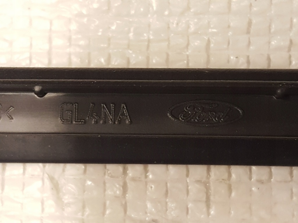 Ford fiesta mk8 накладка скло лобове передні  права Оригінал