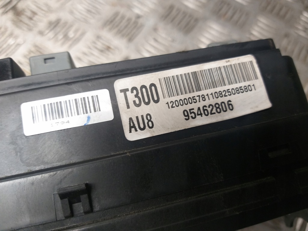 фото №4, Aveo t300 1.3vcdi коробка предохранителей 95462806