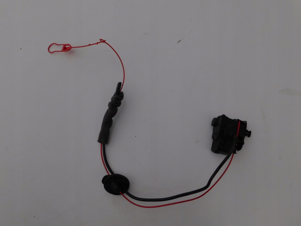 фото №1, Audi a8 s8 d4 моторчик крышка топлива 4h0810773c