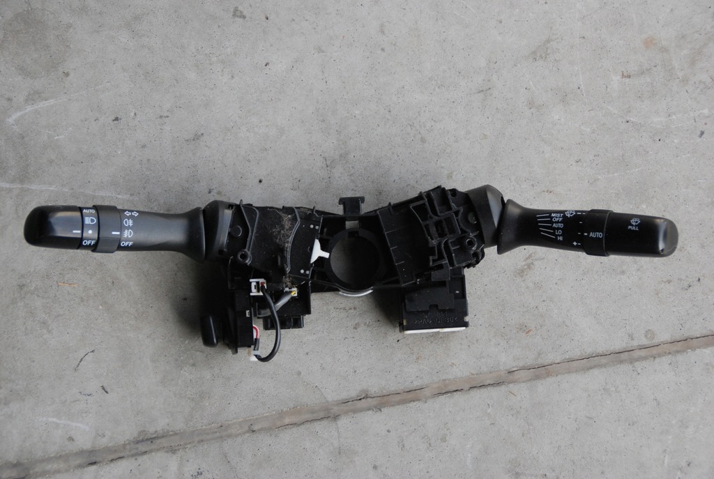 фото №1, Переключатель рычаг lexus is220 06