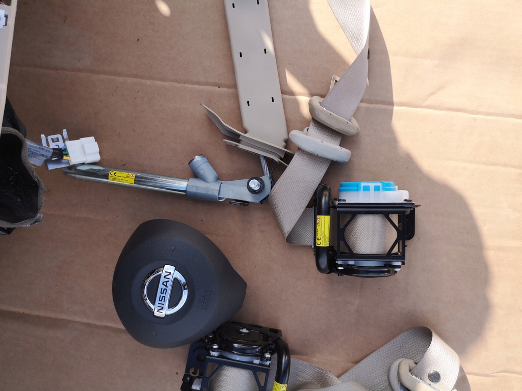 фото №12, Nissan x-trail t32 консоль aibag ремни комплект