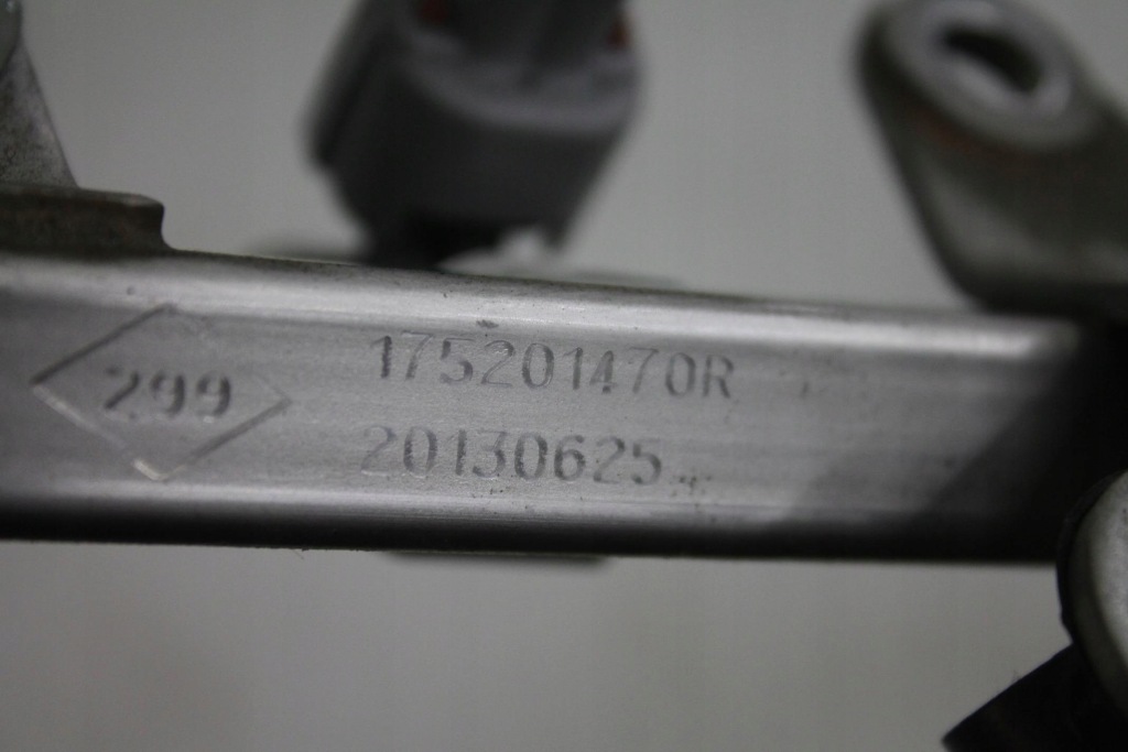 фото №3, Молдинг впрыскная 175201470r clio iv 0.9 tce