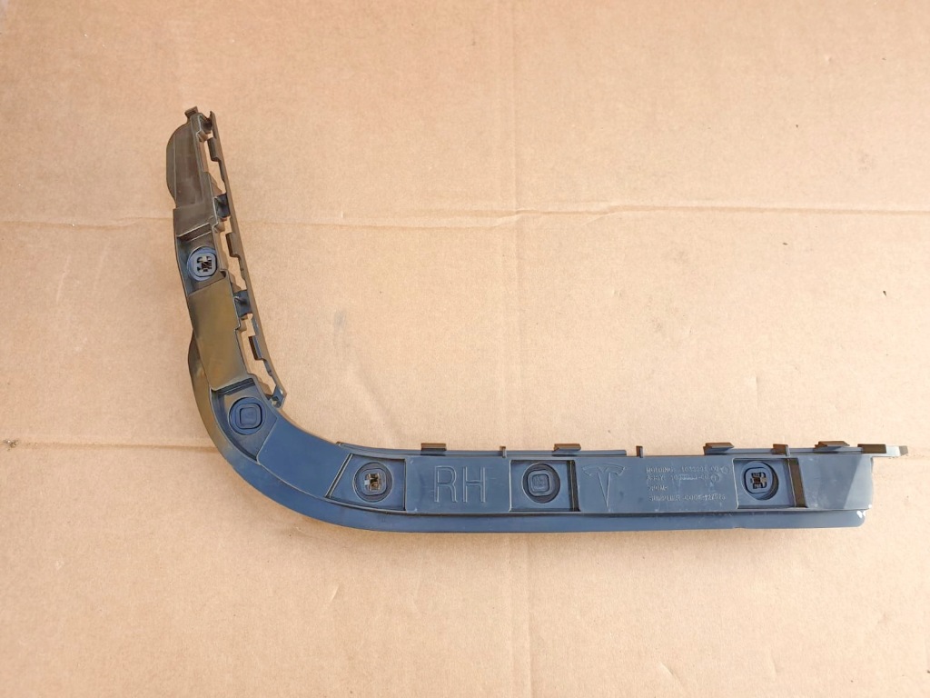 фото №1, Tesla 3 напрямна бампера правий задня 1083991-00-i