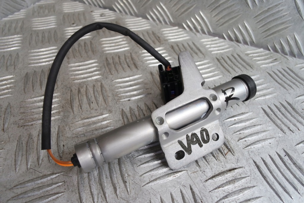 фото №1, Volvo v90 s90 патрон капот правый нет восстановленный