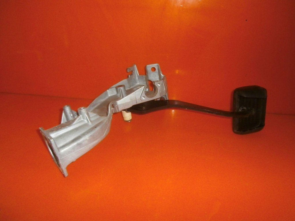 фото №4, Педаль тормоза +кронштейн audi a6 c4 2.8 v6 автоматическая коробка передач