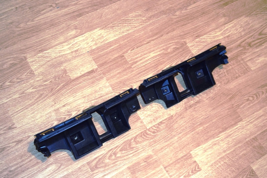 фото №3, Кронштейн кронштейн напрямна бампера задня volvo c30 fl