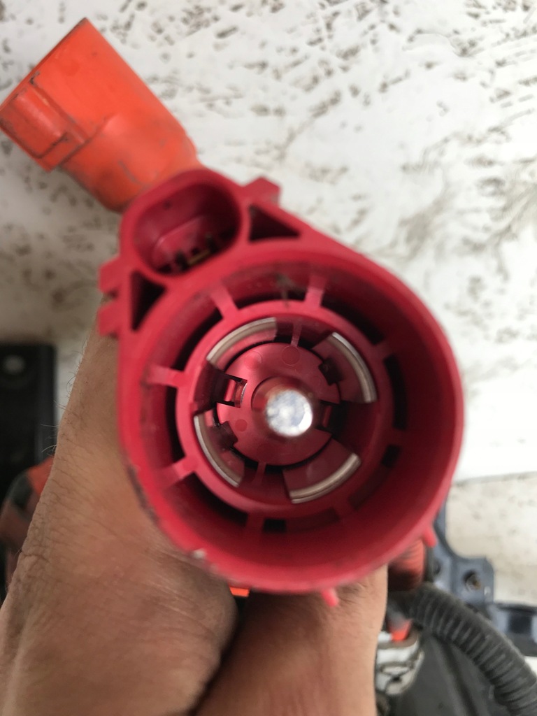 фото №7, Nissan leaf разъём зарядки штекер решётка радиатора перед