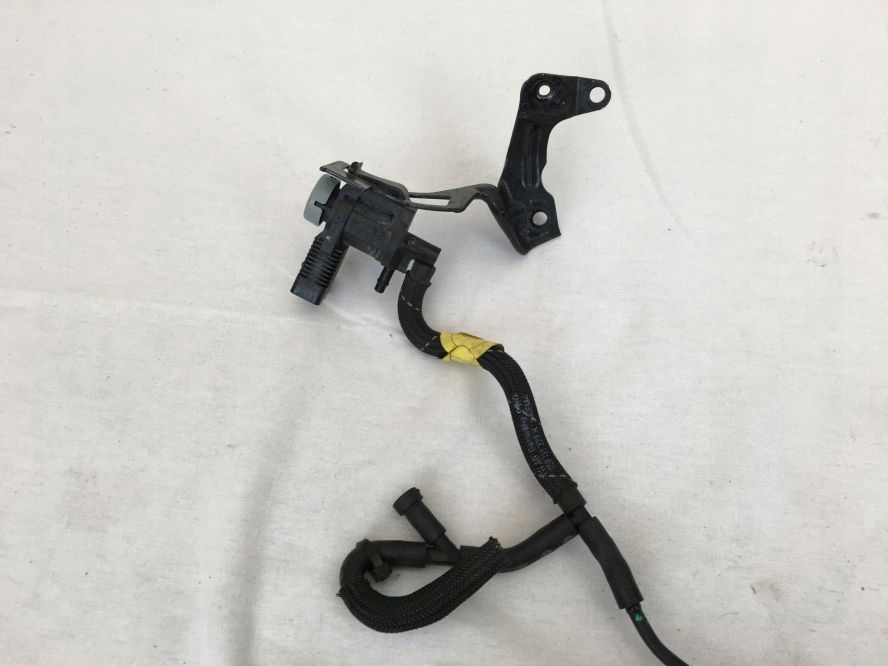 фото №6, Audi a8 d5 4n 18 - клапан вакууму 1k0906283a