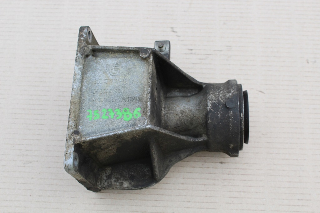 фото №1, Bmw e60 e61 кронштейн опора полуось 7527386