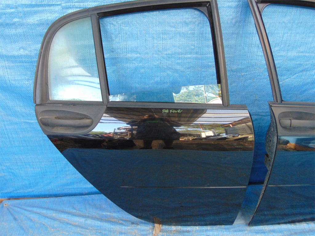 Smart forfour правое  дверь правый  задняя коплектная Цена