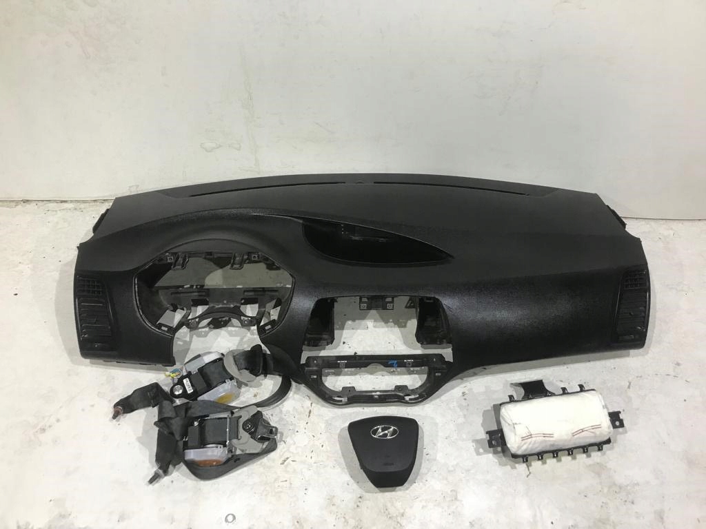 фото №1, Hyundai i 20 подушка безопасности приборная панель консоль подушка безопасности ремни org