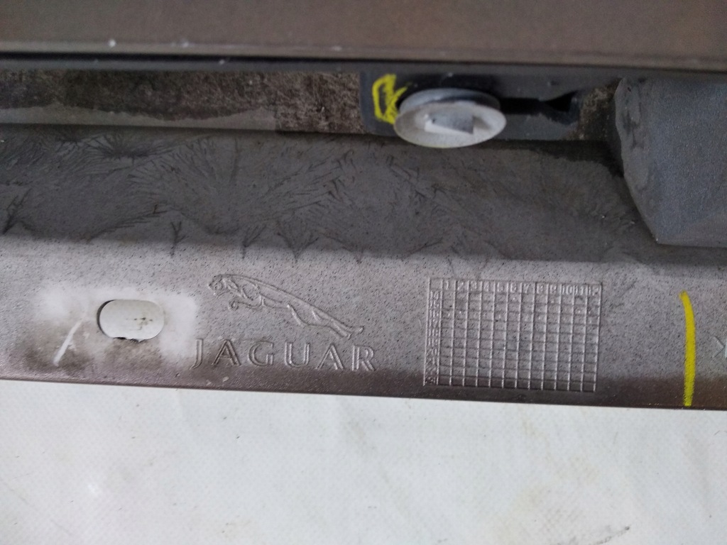 фото №8, Jaguar xe r-design r-sport молдинг порог правый 15-