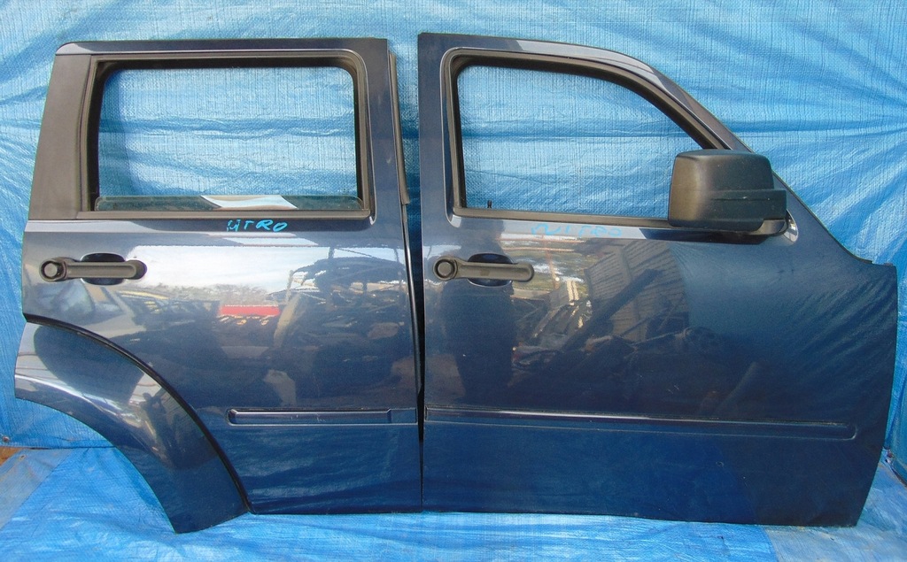 фото №1, Dodge nitro дверь правое задняя полный демонтаж