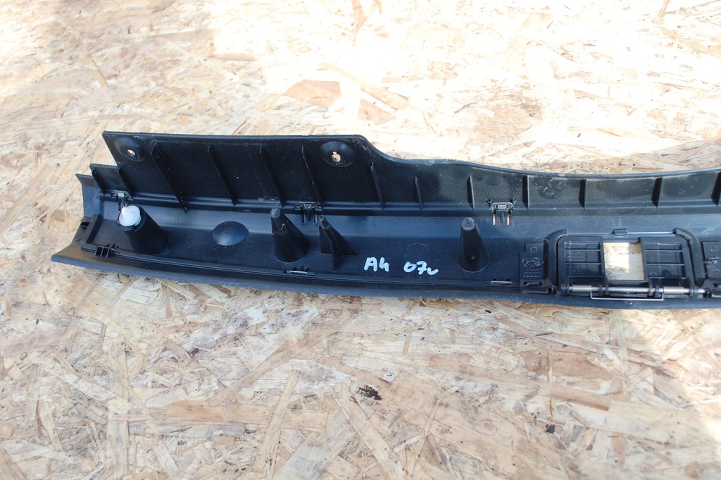 фото №6, Накладка защита поперечина багажника audi a4 b7