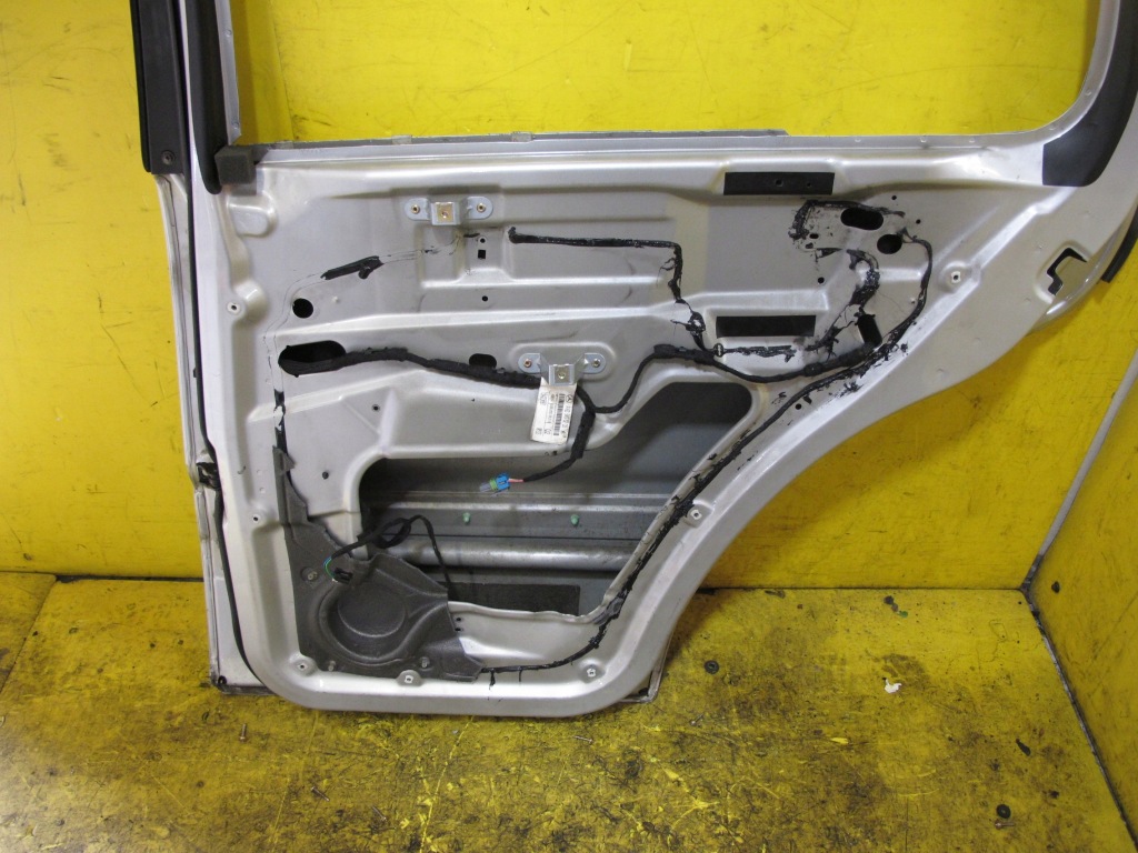 фото №8, Mercedes ml w163 дверь задняя правое 744