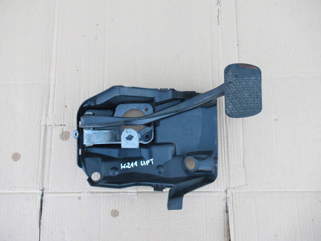 фото №1, Mercedes w211 педаль тормоза a2116801318