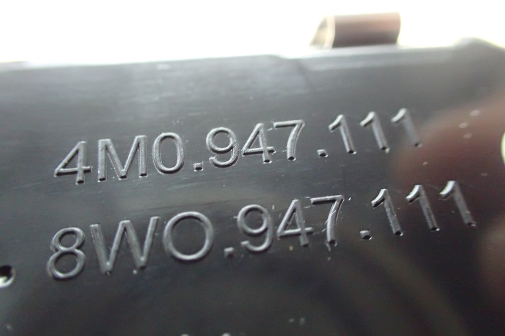 фото №5, Audi a7 4k лампа потолочный 4m0947111