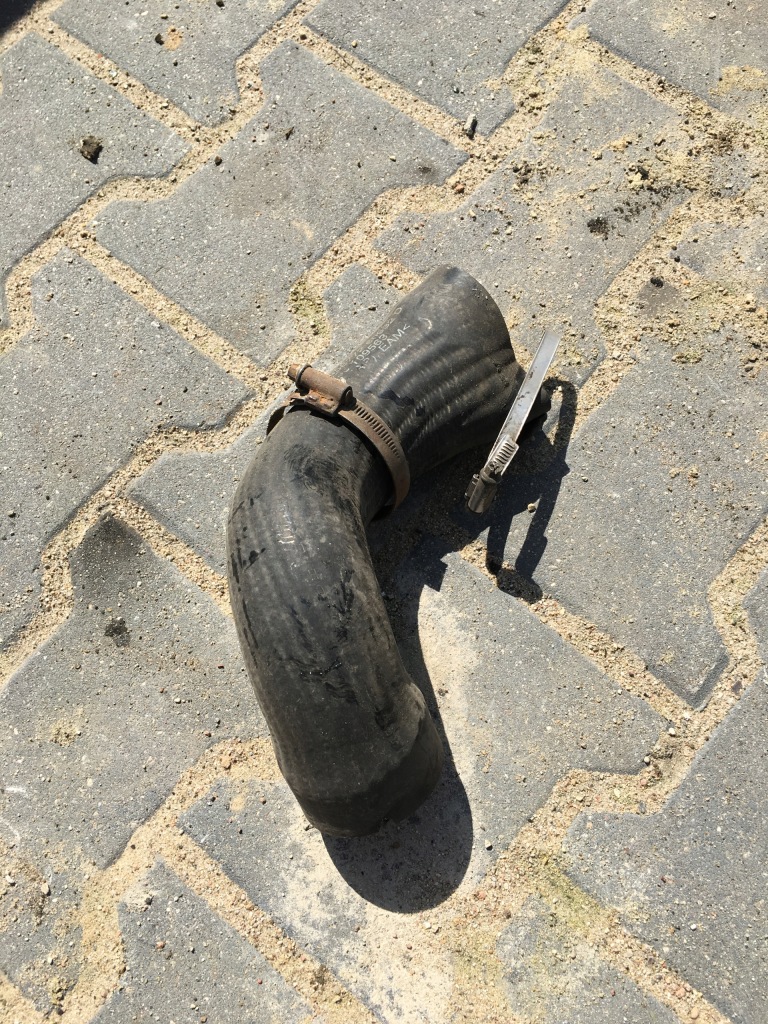 Купить Opel vectra c 3.0 cdti пабтрубок  воздуха 24456772