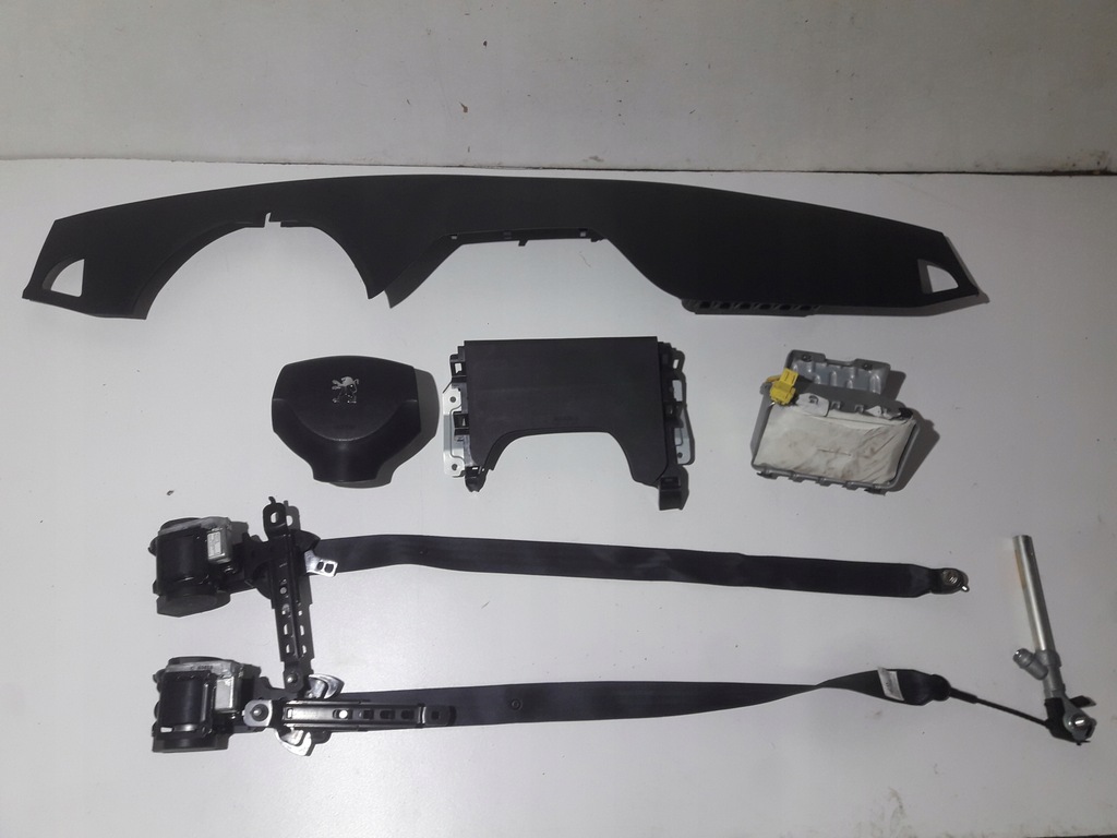 фото №1, Peugeot 4008 приборная панель консоль подушка безопасности подушки безопасности ремни